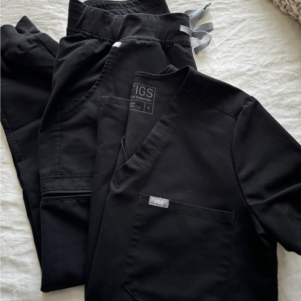 Black figs joggers & shirt!